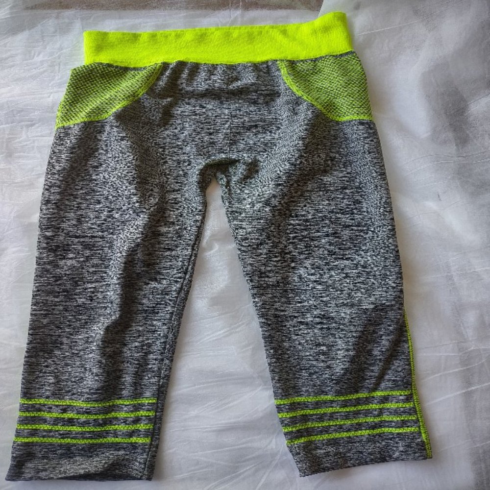 Activ Pro Gray Neon Green Activewear Cropped Leggings Size L/XL